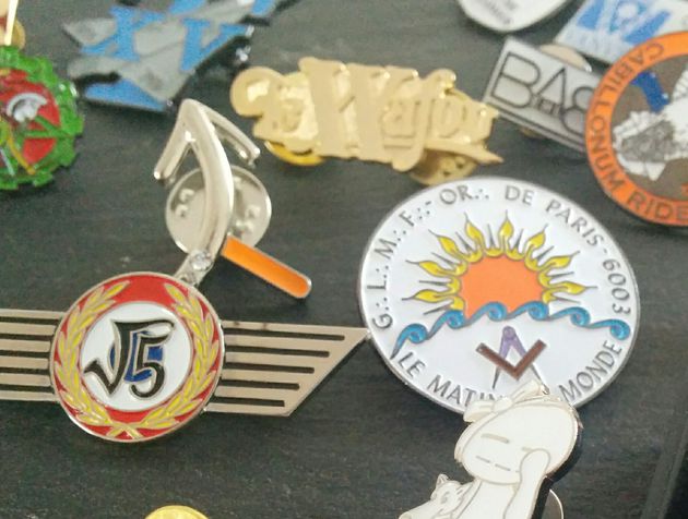 Pin's sur-mesure chez Customize.fr : l'excellence dans la personnalisation Pin's sur-mesure chez Customize.fr