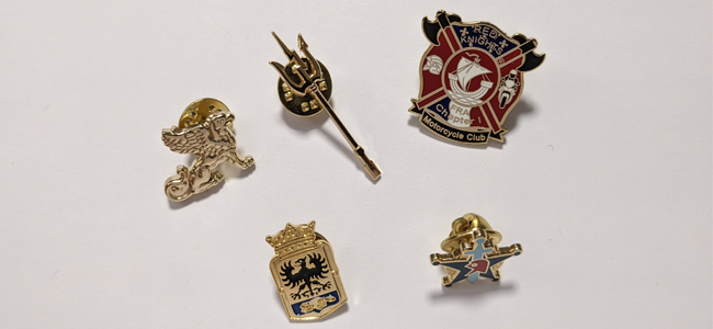 Pin's, broches, insignes, metal doré faits par Customize.fr Métal doré pour pin's insignes par Customize.fr